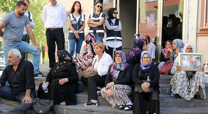 HDP önündeki direniş büyüyor! Evlat nöbetindeki ailelerin sayısı 83’e yükseldi