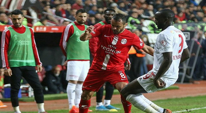 Sivasspor - Antalyaspor rövanş maçının saati değişti