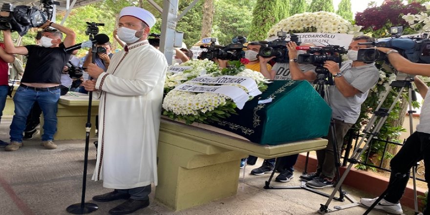 Seyfi Dursunoğlu (Huysuz Virjin) Zincirlikuyu Mezarlığında Son Yolculuğuna Uğurlandı