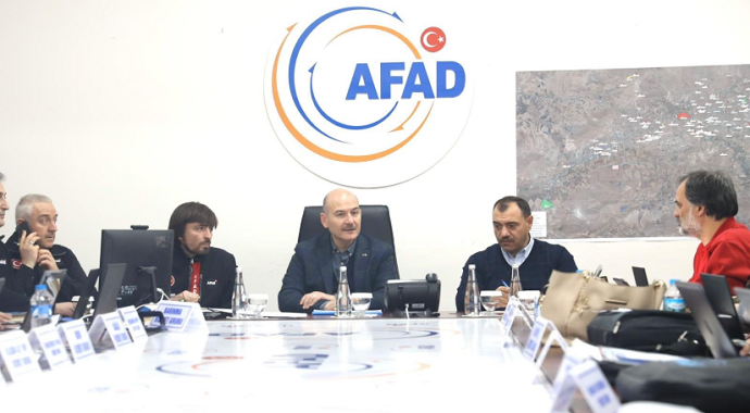 Bakan Soylu: "Depremzedelere 20 askeri aracı hizmete sunacağız”