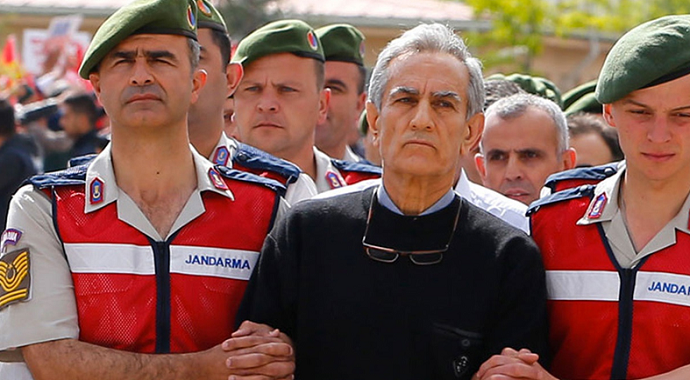 Akın Öztürk’ün FETÖ’den gözaltına alınan emir astsubayı adliyeye getirildi