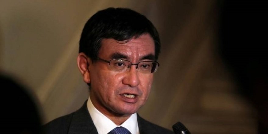 Japonya Savunma Bakanı Taro Kono'nun korumasının Covid-19'a yakalandı