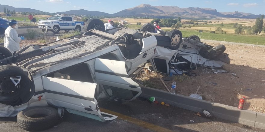 Kayseri'de Feci kaza çarpışan iki otomobil takla attı: 1 ölü, 9 yaralı