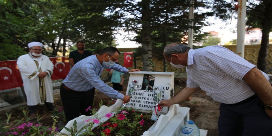 Başkan Zafer Arpacı, 1 Ağustos şehitlerine mezar başlarında dua etti