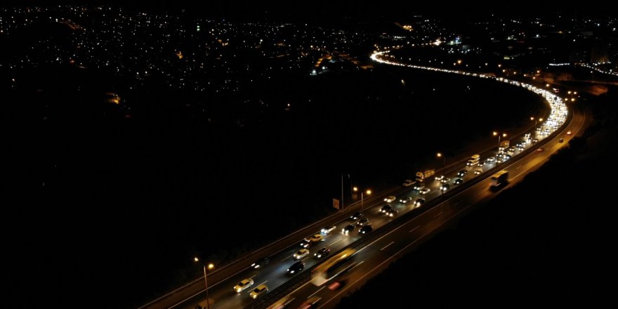 Kocaeli TEM otoyolunda dönüş çilesi sürüyor
