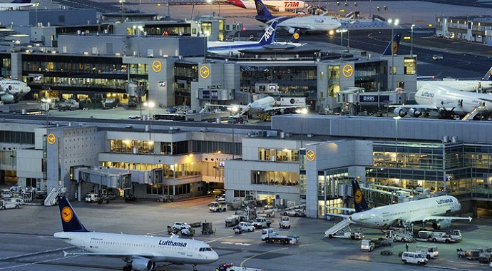 Frankfurt’ta fırtına nedeniyle 100 uçuş askıya alındı