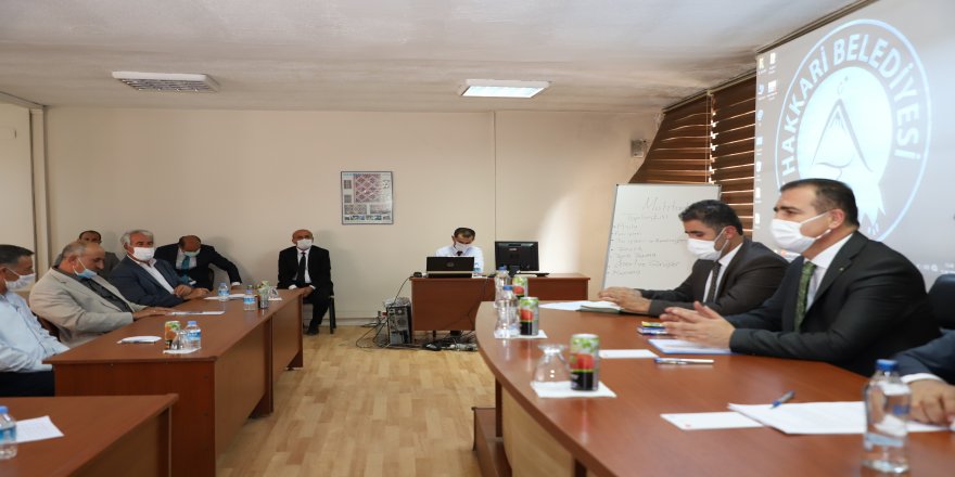 Vali İdris Akbıyık, muhtarlarla bir araya geldi