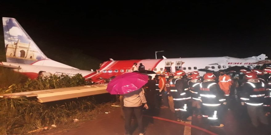 Hindistan'da uçak düştü: 16 ölü, 123 yaralı