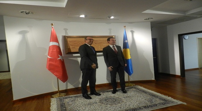 Kosova Büyükelçisi Sakar, Kosova’nın yeni Başbakanı Kurti’yi ziyaret etti