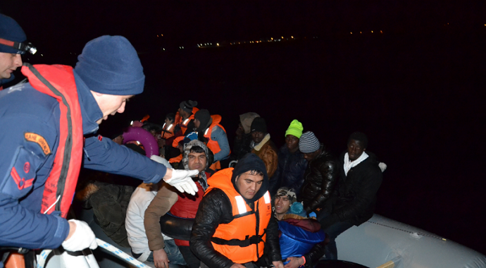 Ayvalık’ta 44 göçmen yakalandı
