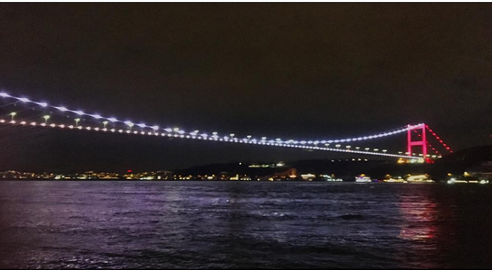 İstanbul’un köprüleri epilepsi hastaları için mor renk ile aydınlatıldı