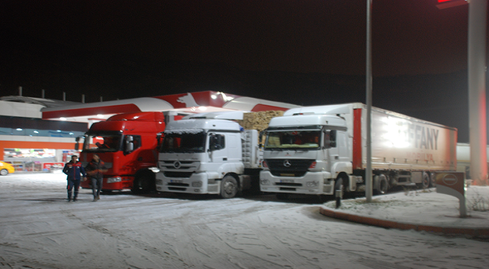 Tokat-Sivas karayolu ağır tonajlı araç geçişlerine kapatıldı