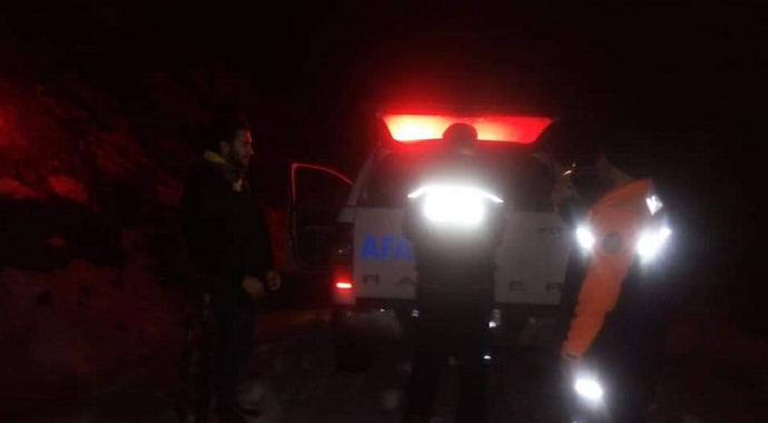 Dağda geziye çıkan genç donmak üzereyken kurtarıldı