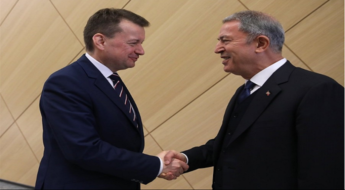 Milli Savunma Bakanı Akar, NATO zirvesinde mevkidaşları ile bir araya geldi