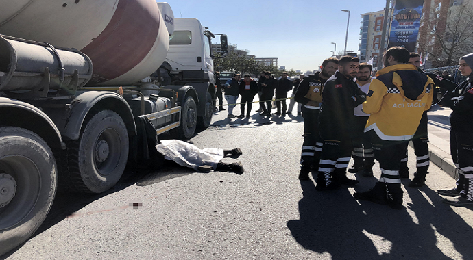 Esenyurt'ta bir kişi beton mikserinin altında kaldı