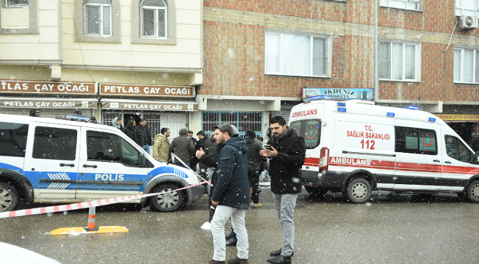 Başına 7 mermi isabet alan adam olay yerinde hayatını kaybetti