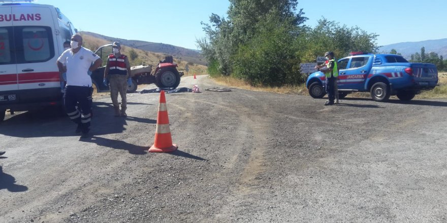 Traktörün devrilmesi sonucu 2 kardeş hayatını kaybetti