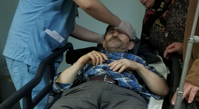 Çatıdan düşen şahıs ölümden döndü