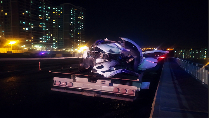 Başakşehir’de iki otomobil kafa kafaya çarpıştı: 8 yaralı