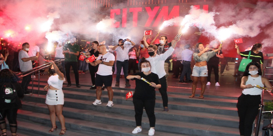 Zafer Bayramı Samsun’da bir AVM’de coşku ile kutlandı