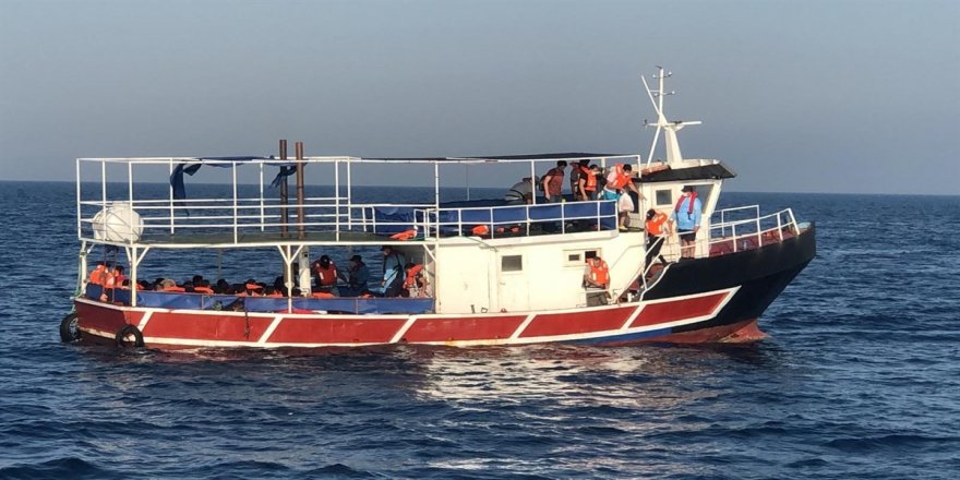 İzmir’de Karaburun açıklarında 77 sığınmacı yakalandı