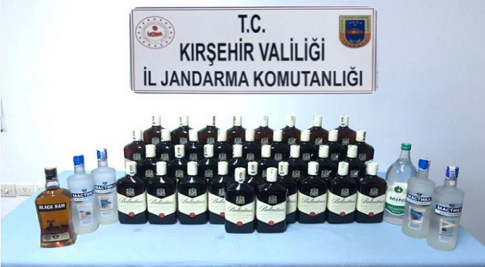 Kırşehir'de yolcu otobüsünde kaçak içki operasyonu