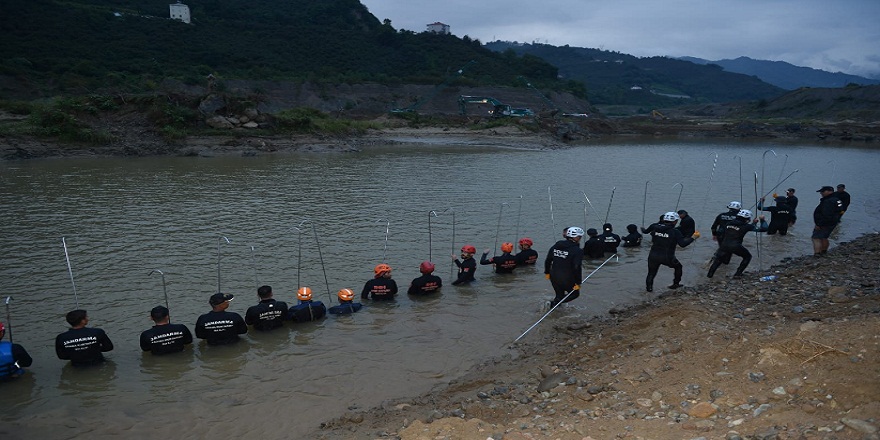 Giresun'da yaşanan sel felaketinde ulaşılamayan 4 kişiyi arama çalışmaları devam ediyor