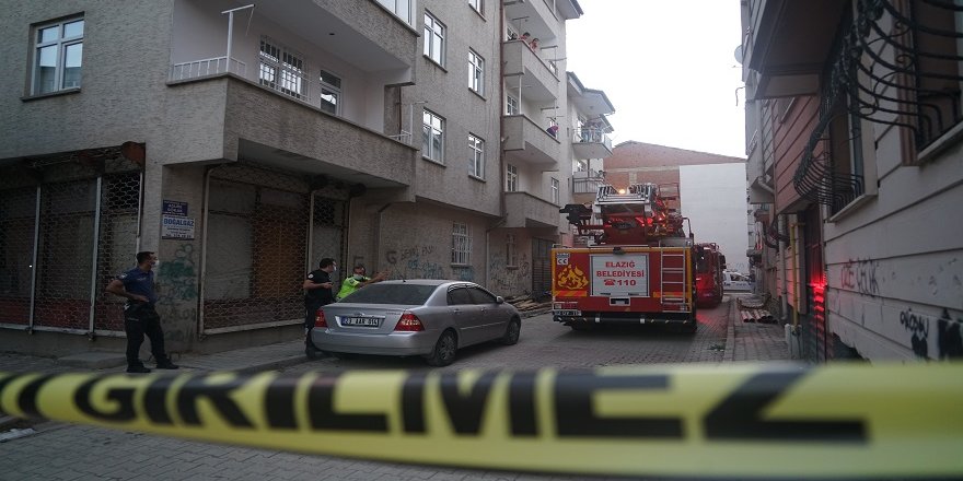 Elazığ’da 3 katlı binada yangın 3 kişi dumandan etkilendi