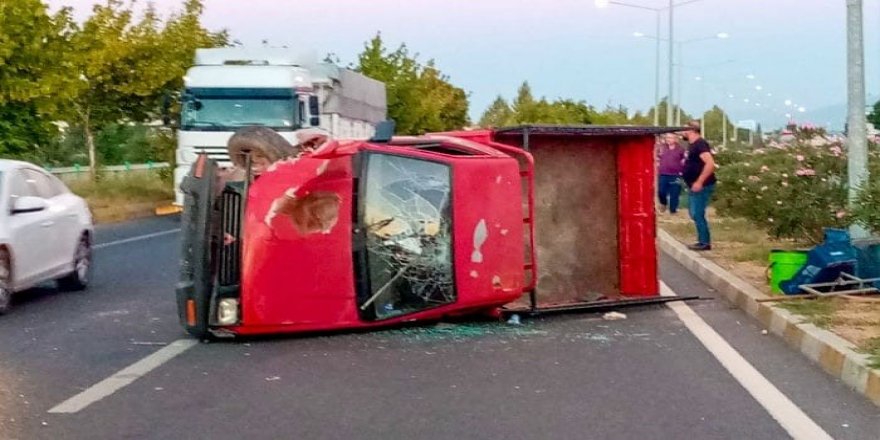 Aydın’ın Köşk ilçesinde kamyonet traktöre çarptı: 1 yaralı