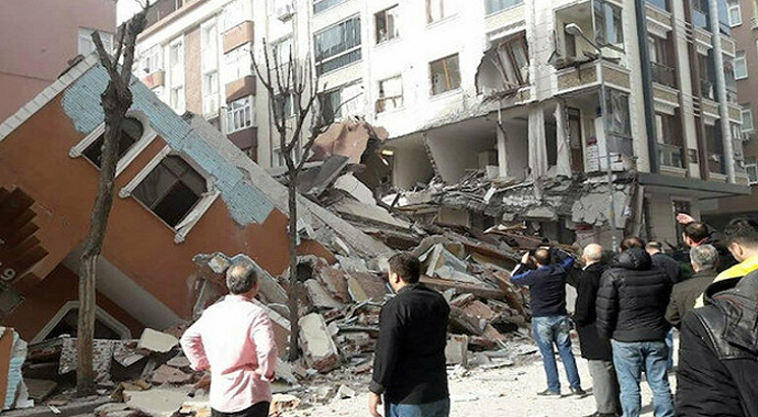 İstanbul Valisi Yerlikaya'dan Bahçelievler'de çöken binaya ilişkin açıklama