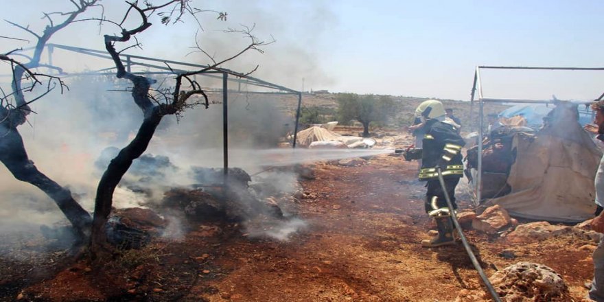 İdlib'te mülteci kampında yangın: 3 kişi öldü