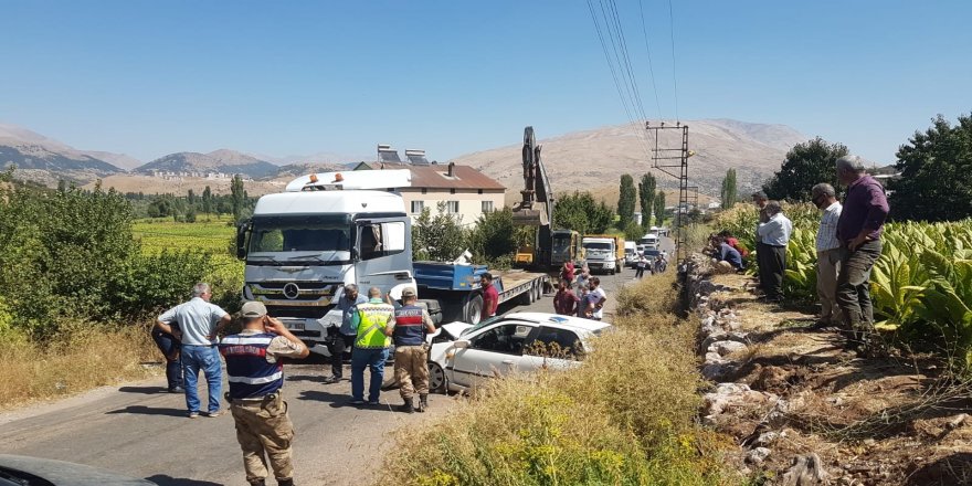 Adıyaman’da Tır ile otomobil çarpıştı: 3 Yaralı