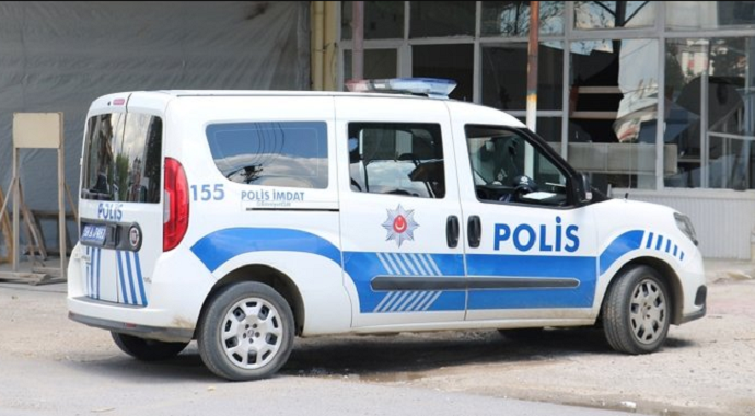İstanbul Fatih'te sinir krizi geçiren kadın mahalleyi birbirine kattı