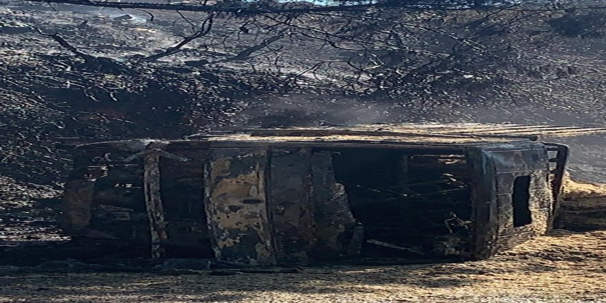 Saman yüklü kamyon cayır cayır yandı, sürücüsü yanarak hayatını kaybetti