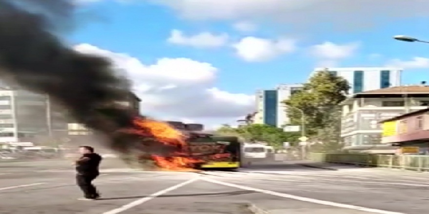 Kadıköy'de İETT otobüsü cayır cayır yandı