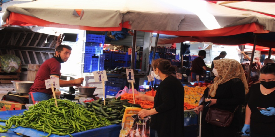 Eskişehir'de pazar esnafının maske ihmali