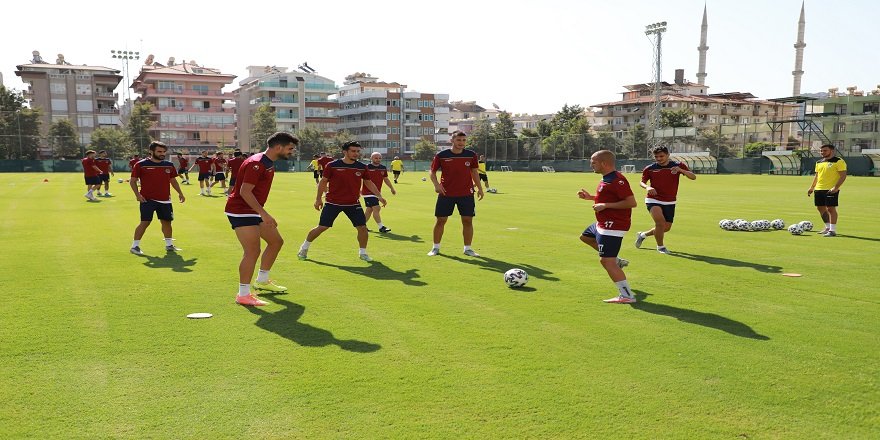 Alanyaspor sezonun ilk maçına hazır bugün saat 15.00’de özel uçakla Sivas’a gideceği öğrenildi.