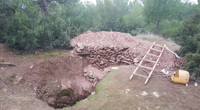 Akhisar’da defineciler suçüstü yakalandı