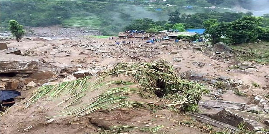 Nepal'de toprak kayması sonucu 3 kişi öldü 28 kişiye ulaşılamıyor