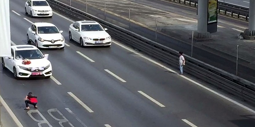 Gelin arabasından alacakları bahşiş için canlarını hiçe saydılar