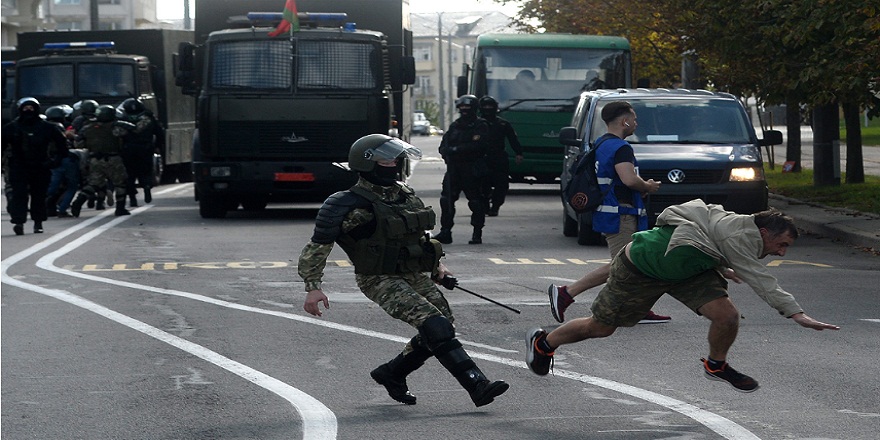 Belarus'taki protestolardaki göz altı sayısı yükseliyor