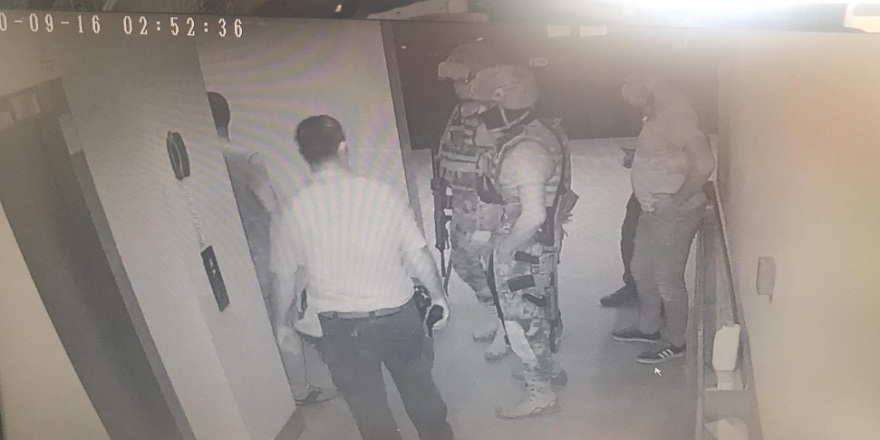 Adana'da sevgilisinin 9. kattan sarkıttığı kadının imdadına özel harekat yetişti