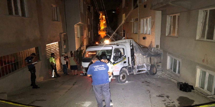 Bursa'da kamyonetle duvar arasına sıkışan genç kız hayatını kaybetti