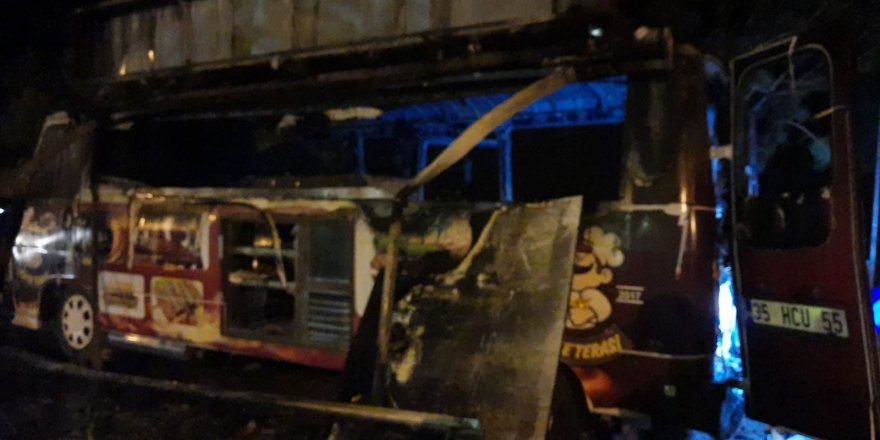 Amasya Suluova'da seyyar köfteci minibüsü yandı: 1 yaralı