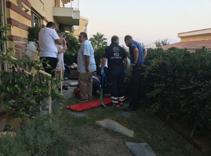 Aydın'ın  Kuşadası ilçesinde otizimli bir çocuk  balkondan kendini attı