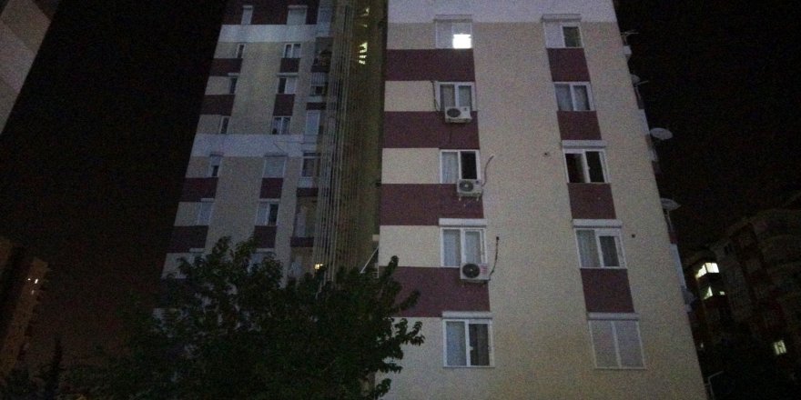 Antalya’da oturduğu binanın 5’inci katından düşen kadın hayatını kaybetti