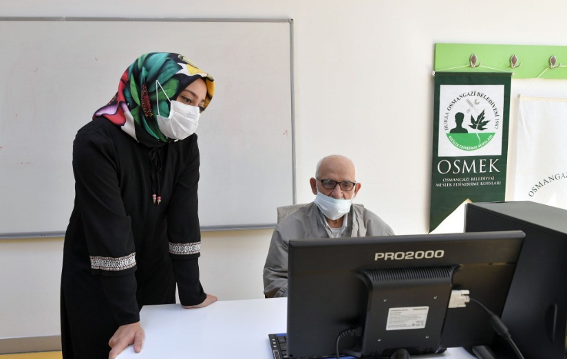 Öğrenmenin yaşı yok dedi! 86 yaşında bilgisayar kullanmayı öğrendi
