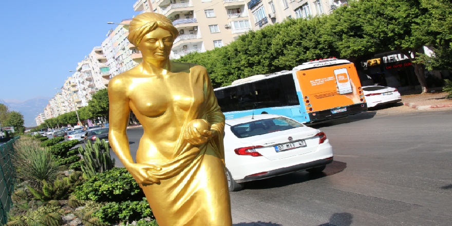 Festivalin simgesi 'Venüs' heykelleri  Antalya’ya renk katıyor!