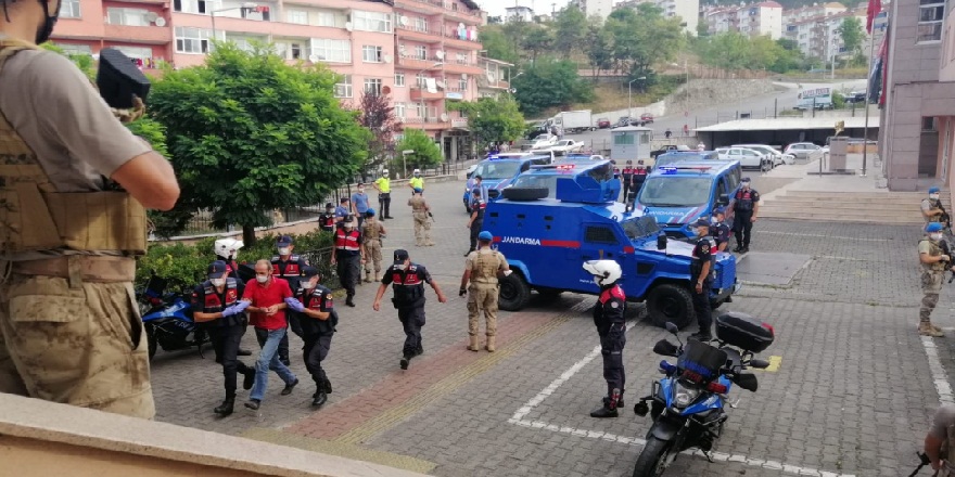 Zonguldak'ta iki kişinin katil zanlısı husumetli olduğu farklı kişileri öldürme planı yaparken jandarmaya yakalandı