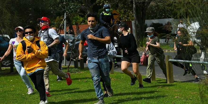 Avustralya'da Covid-19 kısıtlamalarına karşı gösterilere polis müdahalesi